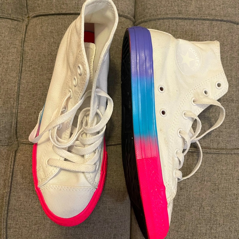 Girls’ Converse sz 3